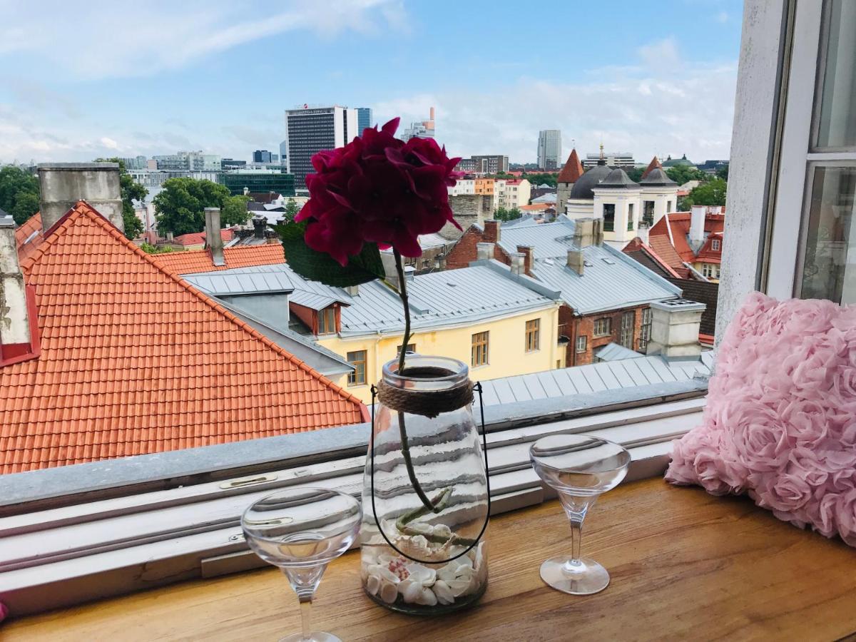 Cozy Oldtown Studio With Magnific City View Tallinn Eksteriør bilde