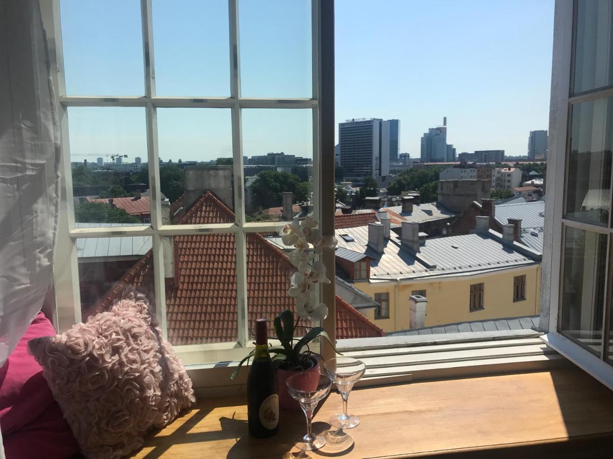 Cozy Oldtown Studio With Magnific City View Tallinn Eksteriør bilde